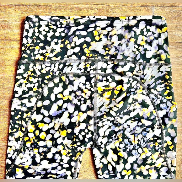 Lululemon Athletica - Picture 5 of 16